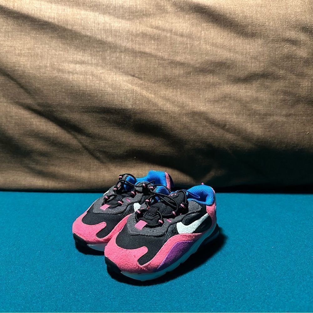 Nike Air 270 React​